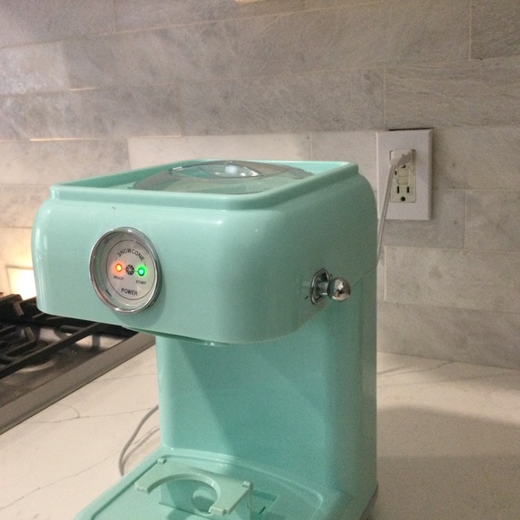 Snow cone machine used 2-4 times in brand new condition blue no box. - Picture 5 of 12